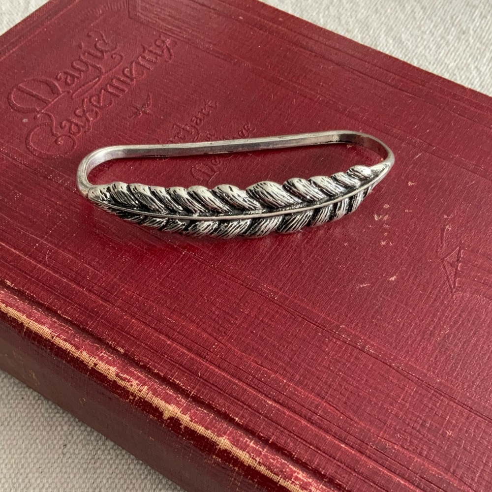 Dramatic Feather Knuckle Ring